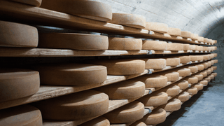 Cum a ajuns brânza să fie păzită de crima organizată. Jaful celor 22 de tone de cheddar care a zguduit industria alimentară
