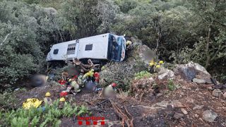 Accident grav lângă Barcelona: Un autocar cu peste 100 de pasageri a căzut într-o prăpastie. Zeci de răniți, transportați la spital