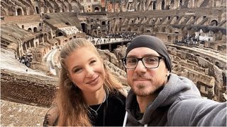 Cuplu din București, dat dispărut după o excursie pe Transalpina. Familia celor doi soți nu reușește să ia legătura cu ei