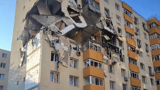 Reacția Primăriei Capitalei după informațiile privind prăbușirea macaralei peste blocul din Rahova: „Nu a avut loc niciun accident”