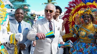 Regele Charles a uitat de protocol în Bahamas! A dansat la carnaval și a devenit „regele dansului”