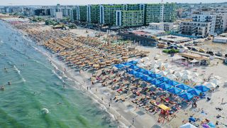 Cât costă să mănânci pe plaja din Năvodari în 2026. „Contează dacă și mâncarea e bună”