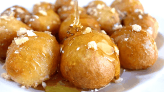 Rețeta grecească de gogoși care a cucerit internetul. Cum faci acest desert pufos și delicios în doar 20 de minute