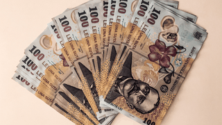Pensiile recalculate greșit îi pot costa scump pe cei care au primit bani în plus. 500.000 de oameni, în situația de a fi executați silit