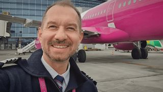 Cât de periculoase sunt turbulențele pe parcursul unui zbor? Ce le recomandă pilotul Mihai Sturzu celor care au frică de avion? „Zborul are partea lui de provocări”