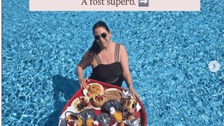 „M-a umplut de apă din cap până-n picioare”. Oana Roman, deranjată de vecinii de hotel, în vacanța de ziua ei