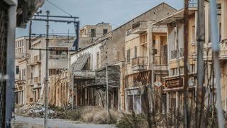 Stațiunea de lux care a devenit oraș-fantomă. A fost abandonată peste noapte și a rămas înghețată în timp din 1974
