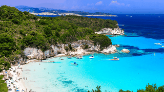 Măsura disperată luată de autoritățile din Grecia pentru a proteja turiștii. Unde sunt montate bariere plutitoare