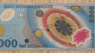 Cât se oferă acum pe bancnota de 2.000 de lei cu eclipsa din 1999. Unele exemplare ajung la sume colosale