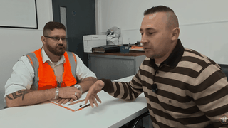 Cât câștigă un român care lucrează în construcții în Irlanda. Suma e pe săptămână: „E bine pentru un salahor ca mine!”