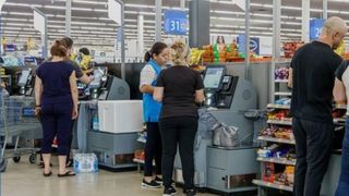 Marile hypermarketuri elimină casele self-checkout din cauza furturilor