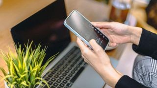 Doctor Facebook: oamenii se tratează la influenceri
