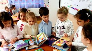 Cu ce se curăță carioca, pixul și cerneala de pe haine. Ai deja soluția &icirc;n casă