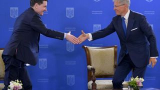 Dacian Cioloș, consilierul prezidențial fără loc de muncă &icirc;n 2025. Soția a &icirc;ncasat, &icirc;n același an, sub 1.000 de lei