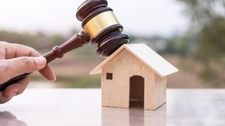 Operațiunea &bdquo;Case pentru șmecheri&rdquo;: Cum iei o vilă la preț de garsonieră
