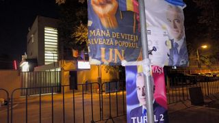 O săptăm&acirc;nă printre protestatarii lui Georgescu de la Arestul Central: cine dă tonul, cine face bani pe TikTok și cine &icirc;i agresează pe &bdquo;infiltrați&rdquo;