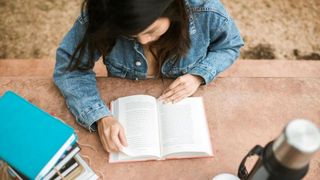 4 luni de naștere ale oamenilor cărora le place să citească