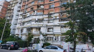REPORTAJ: Salahor pentru o zi &icirc;n construcții.&nbsp;​​​​​​​C&acirc;nd ridici 180 de găleți cu ciment p&acirc;nă acolo unde &icirc;ncepe cerul și n-ai ce pune pe masă