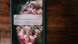 Telefonul tău poate fi &bdquo;urmărit&rdquo; chiar dacă &icirc;l schimbi: ce a descoperit un cercetător &icirc;n securitate cibernetică