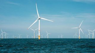 Eolienele din Marea Neagră pot aduce Rom&acirc;niei 27 de miliarde de euro. Guvernul deschide sectorul rom&acirc;nesc pentru perimetrele offshore