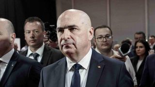 Festivalul ipocriziei politice &icirc;n Rom&acirc;nia: PNL &icirc;nlocuiește &bdquo;trădătorii&rdquo; cu &bdquo;extremiștii&rdquo;. Un senator al lui Șoșoacă, rugat să fie șef la Bolojan