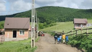 REPORTAJ: Inima sărăciei din Rom&acirc;nia: c&acirc;nd necăjiții &icirc;și beau copiii