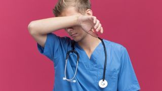 Durere, disperare și moarte. Medicii descriu regimul criminal la care &icirc;i supune sistemul sanitar rom&acirc;nesc