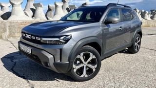 O mașină pe placul rom&acirc;nului. Atuurile Dusterului: Automată, 4x4, puțin electrică, dar și pe gaz