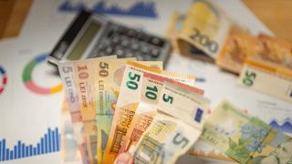 C&acirc;știgă 5.800 de euro pe lună &icirc;n Irlanda, dar vor să se &icirc;ntoarcă la Timișoara. Calculele unei rom&acirc;nce și reacțiile rom&acirc;nilor: &bdquo;Stai acolo!&rdquo;