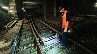 REPORTAJ. Tură de noapte la metrou: milioane de vieți garantate pe un caiet A4. Viața nevăzută a &bdquo;liniorilor&rdquo; din galeriile Metrorex