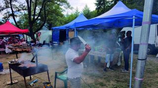 Reportaj. Adunarea căldărarilor de la Costești: c&acirc;nd &bdquo;neferoasele&rdquo; se transformă &icirc;n &bdquo;atelier de gastronomie&rdquo;&nbsp;
