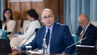 Se pregătește Educația fără profesori: Școlile și liceele, conduse de membri de partid și ONG-iști