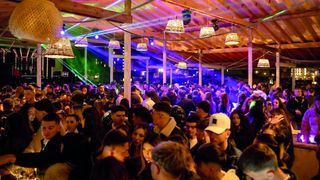 1 Mai la mare: venit, văzut, fugit. Din 65.000 de turiști, doar 17.500 s-au cazat pe litoralul rom&acirc;nesc