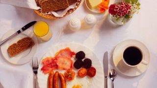 Greșeala pe care o faci dimineața și care &icirc;ți distruge colesterolul. Medicii trag un semnal de alarmă