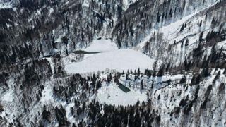 Vortexul polar revine &icirc;n forță &icirc;n aprilie 2026: ninsori și frig neașteptat &icirc;n plină primăvară