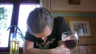 Suntem campioni mondiali la alcool! Rom&acirc;nii, mai mari băutori dec&acirc;t cehii și germanii