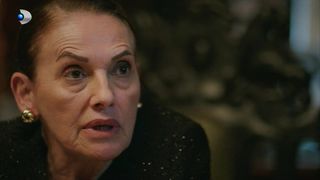 Rezumat episodul 23 „Fata de la fereastră”, difuzat în 6 noiembrie la Kanal D: Nalan vrea să afle adevărul despre Sema și începe să caute detalii despre aceasta