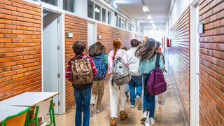 Pe ce dată intră alocațiile pe card &icirc;n luna ianuarie 2026. Ministrul Muncii susține majorarea alocațiilor