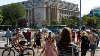 Rom&acirc;nii care primesc al 13-lea salariu &icirc;n decembrie. Ce este acesta și cine poate beneficia de el