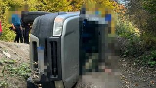 Doi soți din Brașov, găsiți fără viață &icirc;ntr-o mașină răsturnată. Familia &icirc;i dăduse dispăruți &icirc;n urmă cu trei zile