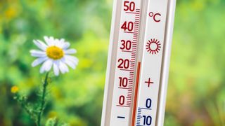 Prognoza meteo ANM s&acirc;mbătă, 14 februarie 2026: Vremea va fi mult mai caldă dec&acirc;t normalul perioadei, dar spre seară apar ploile și vremea se schimbă radical