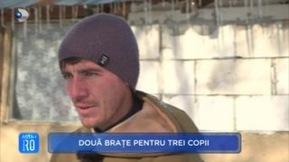 Bărbatul care a ales să &icirc;și crească singur cei trei copii, după ce mama i-a părăsit. Aceștia locuiesc &icirc;ntr-o singură cameră &icirc;n condiții extrem de dificile