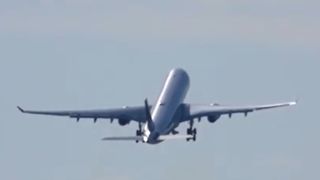 Panică &icirc;n aer! Un avion a aterizat de urgență la 37 de minute de la decolarea din Paris