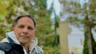 Mesajul lui Dan Negru de Sf&acirc;nta Parascheva: De ce ți-ai enerva publicul majoritar făc&acirc;ndu-l &bdquo;Pupător de moaște&rdquo;