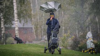 Este cod portocaliu de v&acirc;nt puternic. Zonele unde acesta ar putea sufla cu o viteză de p&acirc;nă la 140 de km/h