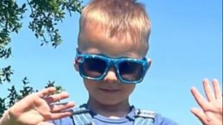 &bdquo;A zis mami și a căzut ca secerat&rdquo; Care au fost ultimele cuvinte ale băiețelului care s-a stins la un loc de joacă. Părinții povestesc clipele de groază