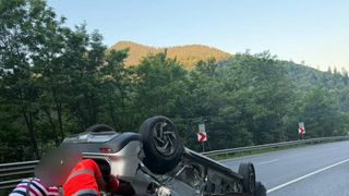 Autoturism răsturnat pe DN17, &icirc;n Mureșenii B&acirc;rgăului. &Icirc;n evenimentul rutier au fost implicate patru persoane