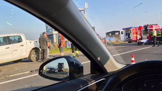 Femeie de 43 de ani, transportată la spital după un eveniment rutier provocat, &icirc;n Sibiu, de un șofer&nbsp;aflat sub influența băuturilor alcoolice