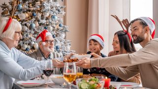 De ce bine sa măn&acirc;nci pește de Revelion 2026. Alimentele pe care le consumi &icirc;n noaptea dintre ani &icirc;ți pot aduce noroc