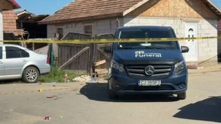 O femeie din Cluj a ieșit să-și apere fiica și a sf&acirc;rșit &icirc;njunghiată mortal. Agresorul avea ordin de protecție